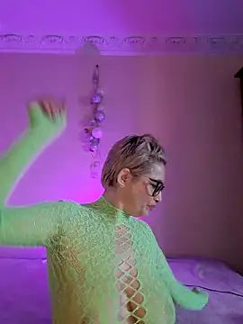 LunaBlaise online show from April 9, 9:59 am