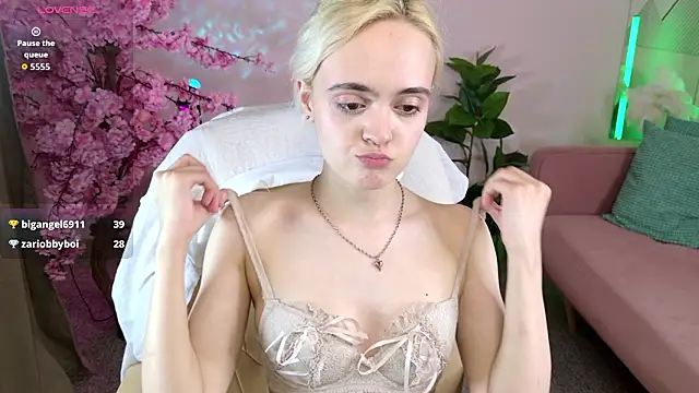 Bambi Bloom online show from March 27, 8:26 am