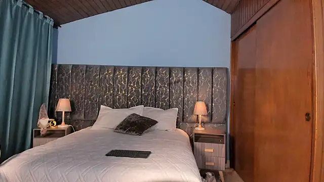 Samantha Velle online show from April 13, 9:04 pm