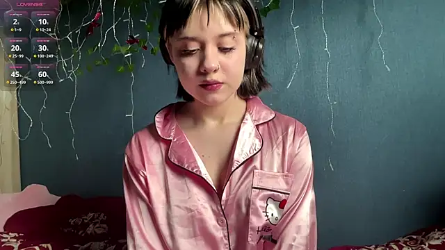 AueshaSimon online show from April 13, 5:09 am