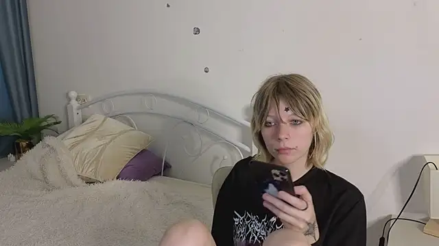 MollySally online show from June 15, 4:12 am