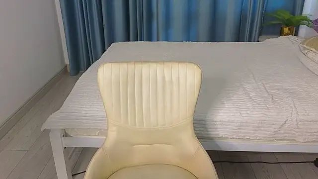 MollySally online show from July 9, 7:33 am