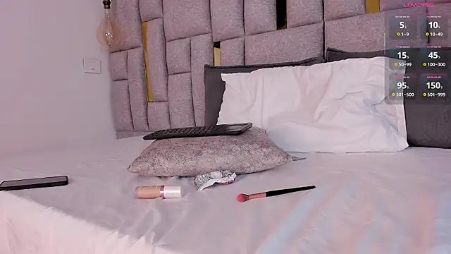 camilaa smith  online show from March 15, 5:59 pm