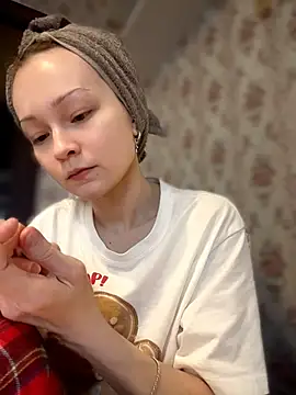 SadieSink  online show from April 12, 1:58 pm