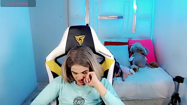 Sophiaa doll  online show from March 27, 8:26 am