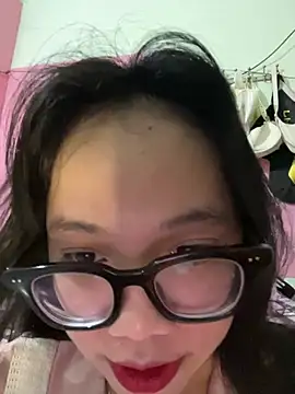 Leeeeiu online show from April 9, 3:06 pm