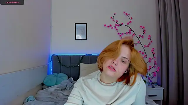 DellaRows online show from April 10, 6:30 am