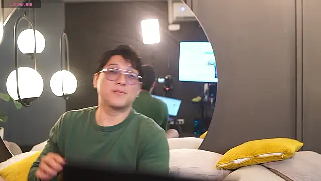 Mia and Belmonth online show from March 21, 7:08 pm