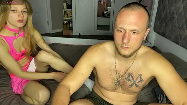 lion and kittyy online show from March 29, 4:06 pm