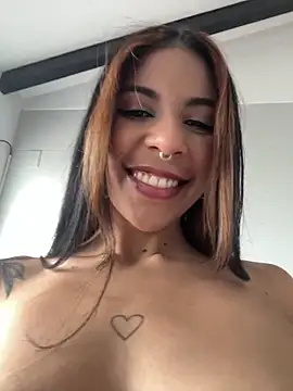 VioletaHills  online show from March 4, 12:45 pm