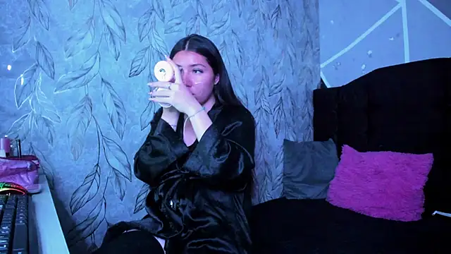 eilen pink online show from April 11, 1:15 pm