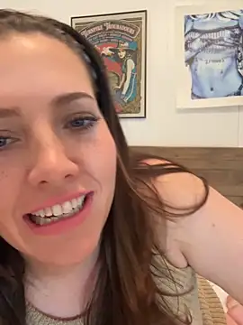 hollyharmd online show from April 3, 2:31 am