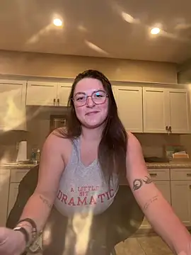 gslizzy online show from March 18, 5:56 am