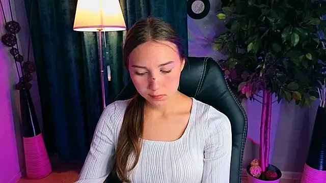 OliviaLang online show from May 18, 10:54 am