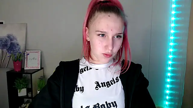 Scarlett lil online show from April 14, 7:52 am