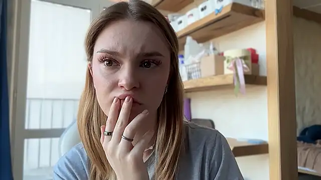 cyberl0ve  online show from April 16, 1:55 pm