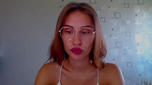 yourameliaa online show from July 11, 12:38 pm