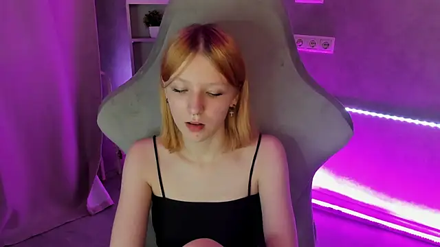 Emma Dusk online show from July 11, 1:38 am