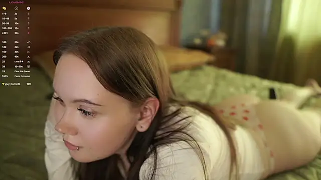 LeahAllsop online show from March 27, 8:26 am