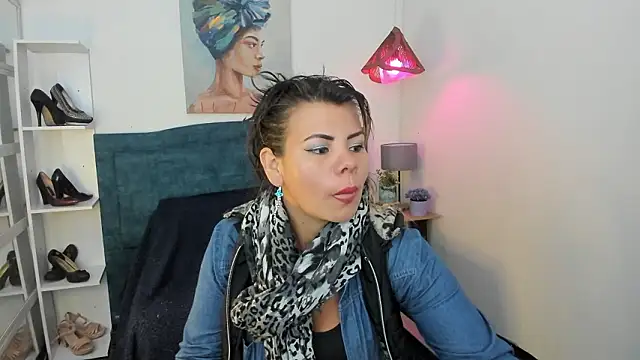 KiaraXMilf online show from March 23, 12:44 pm