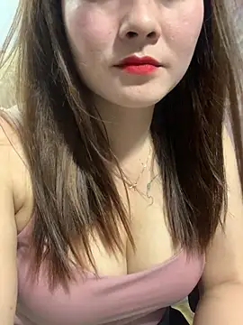 Little Muse78 online show from March 31, 1:44 pm