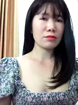 Bondgirl 9 online show from June 12, 6:05 pm