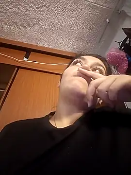 sckarlet1 online show from March 27, 2:35 am