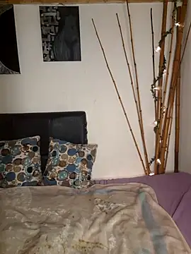 xanthenyx  online show from April 12, 4:04 am