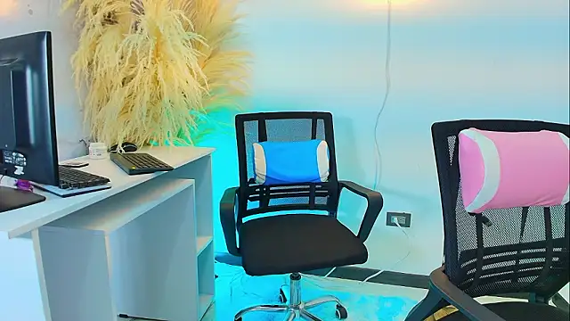 Ariatna Andy online show from March 14, 3:51 am