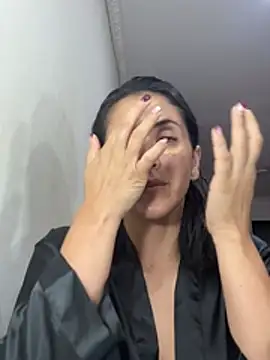 SamanthaWalker  online show from April 4, 12:15 pm