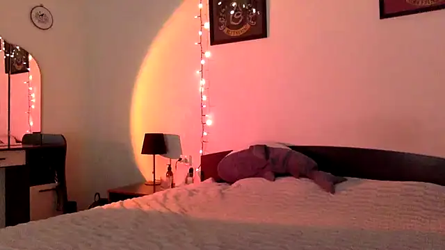 Milk shakeee online show from April 4, 1:10 pm