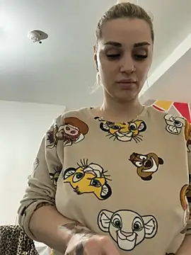 Giullyaxxx online show from March 6, 12:44 pm