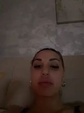 Giullyaxxx online show from April 8, 11:23 am