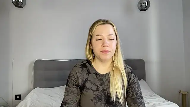 alyrasun online show from March 12, 6:27 am