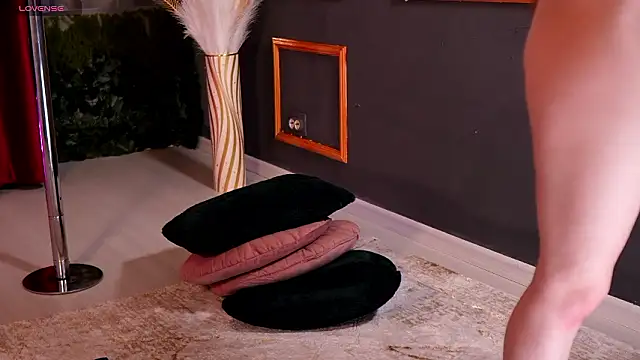 BurgundyMuse online show from March 9, 2:15 am