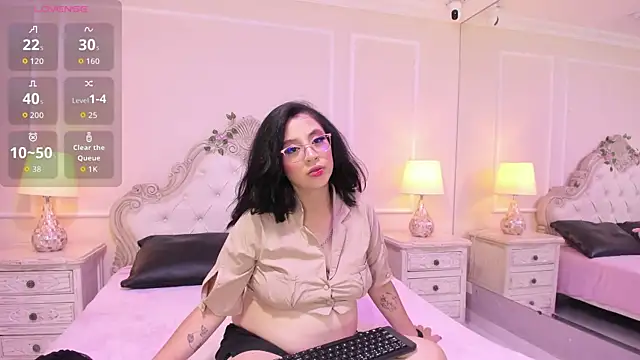 YayaQueen online show from March 25, 1:14 pm