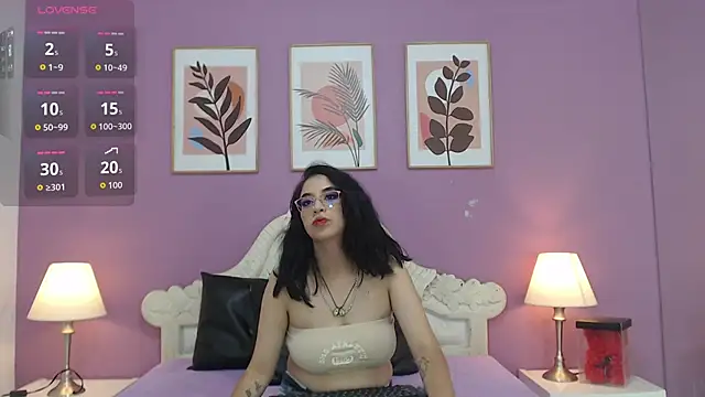 YayaQueen online show from April 21, 3:30 pm