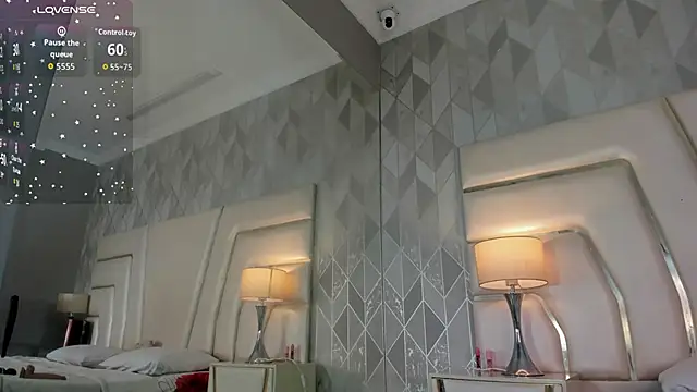 ZairaRogue online show from April 15, 3:34 pm