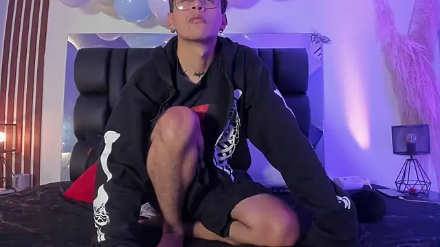 dalhia and hades online show from April 6, 12:50 pm