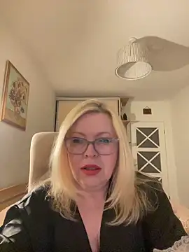 JanieLight53 online show from May 13, 6:35 pm