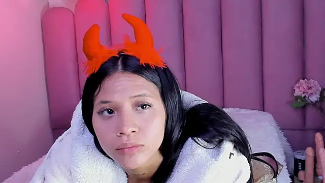 ZaraLuciana online show from April 6, 11:44 am