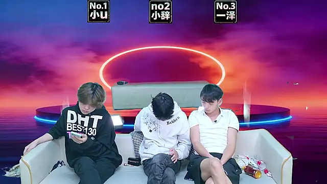 XHR001 online show from March 25, 9:01 am