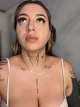 CarolQueen1  online show from March 26, 1:24 pm