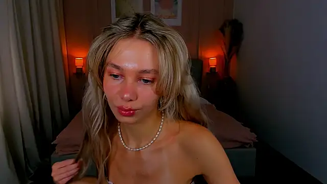 LuluAlis online show from May 31, 2:56 pm