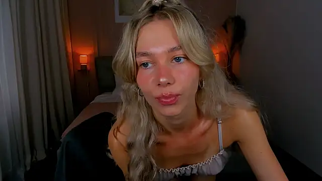 LuluAlis online show from June 8, 2:07 pm