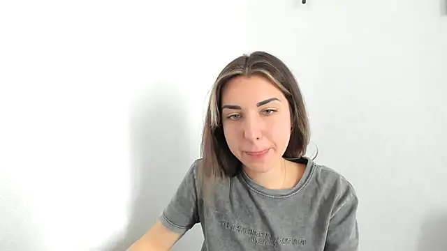 summmmersky1 online show from March 22, 9:26 am