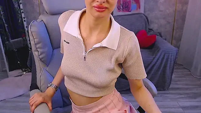 EmiliSkyy online show from March 30, 8:25 am