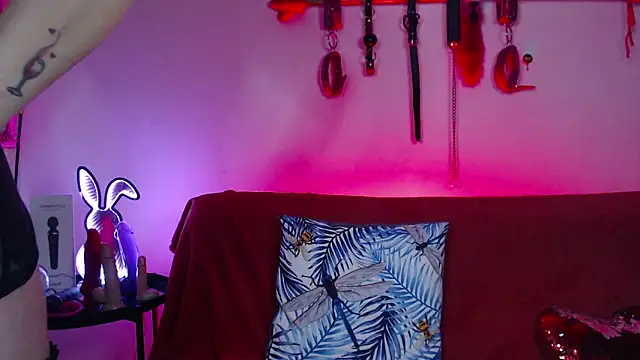 RedWidowCol online show from April 8, 10:01 pm