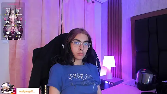 Molly A online show from June 16, 8:32 pm