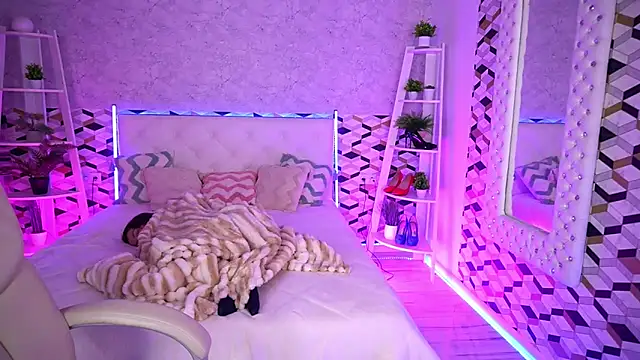 LittleJulii online show from June 2, 1:50 am